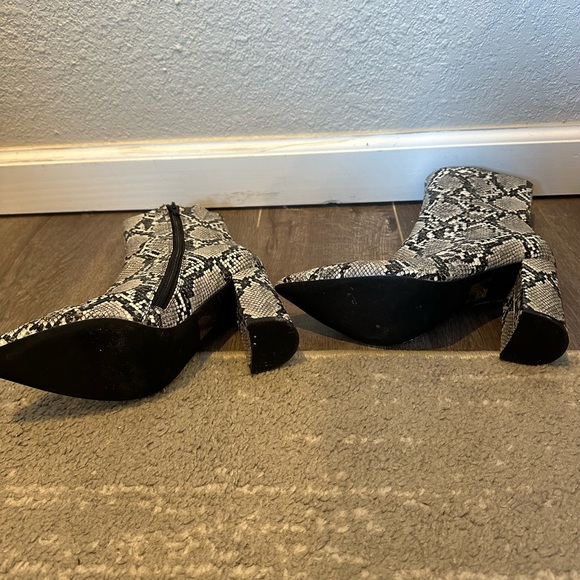 Snake print boots - Picture 5 of 7